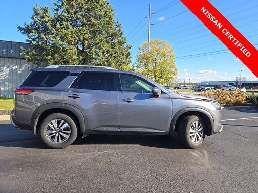 2022 Nissan Pathfinder SL 4WD