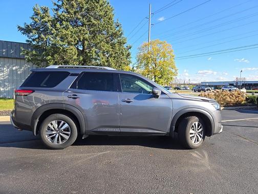 2022 Nissan Pathfinder SL 4WD