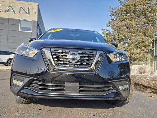 Super Black 2020 Nissan Kicks SR