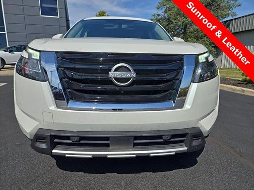2023 Nissan Pathfinder SL 4WD
