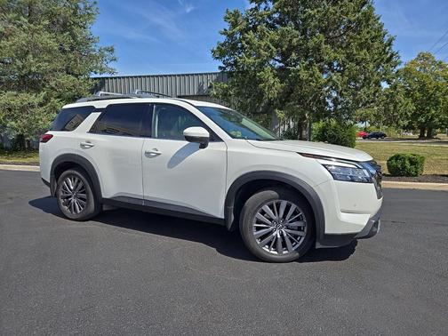 2023 Nissan Pathfinder SL 4WD
