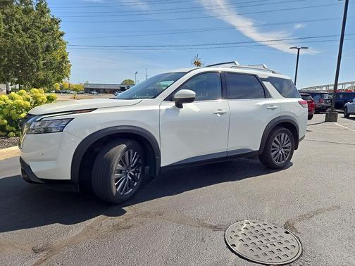 2023 Nissan Pathfinder SL 4WD