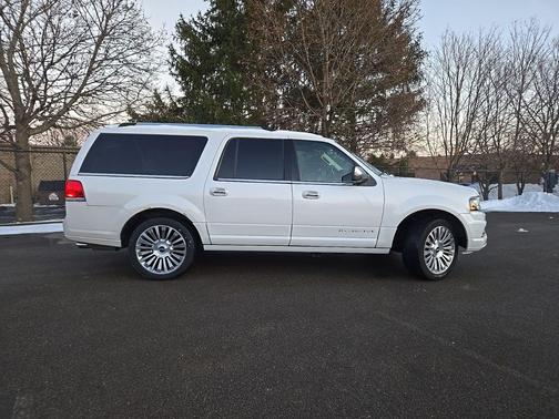 2017 Lincoln Navigator Select