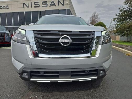 2022 Nissan Pathfinder SL 4WD