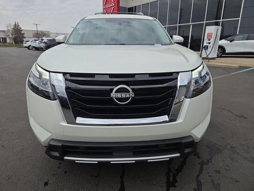 2023 Nissan Pathfinder Platinum 4WD