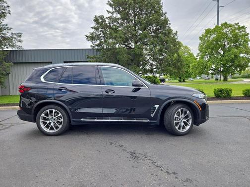 Black Sapphire Metallic 2026 BMW X5 xDrive40i