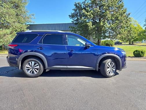 2022 Nissan Pathfinder SL 4WD