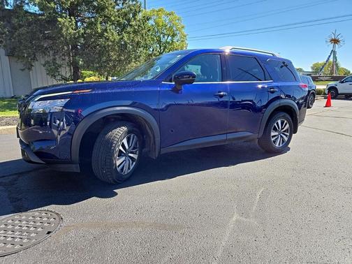 2022 Nissan Pathfinder SL 4WD