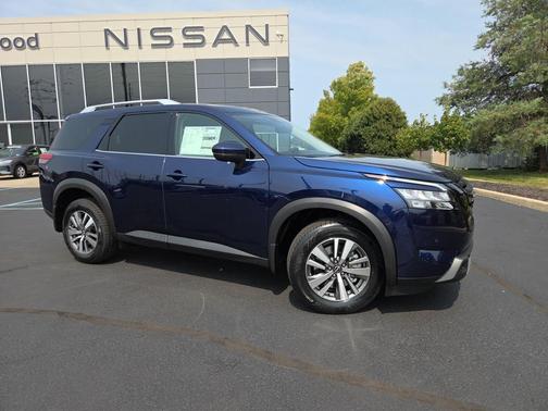 2025 Nissan Pathfinder SL