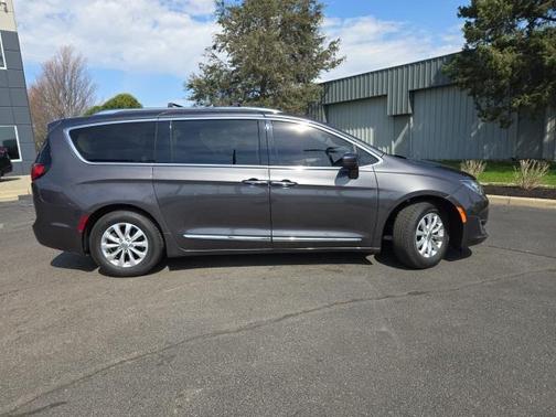 2018 Chrysler Pacifica Touring-L