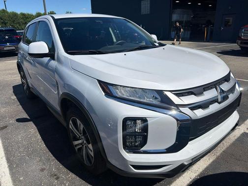 White 2025 Mitsubishi Outlander Sport 2.0 LE