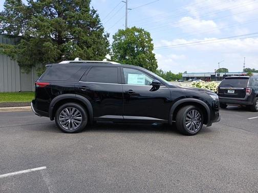 2025 Nissan Pathfinder SL