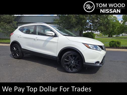Pearl White 2017 Nissan Rogue Sport SL