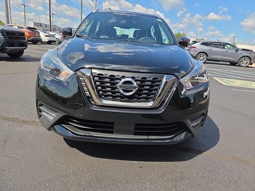 2020 Nissan Kicks SR