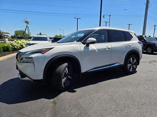 Pearl White Tricoat 2023 Nissan Rogue Platinum