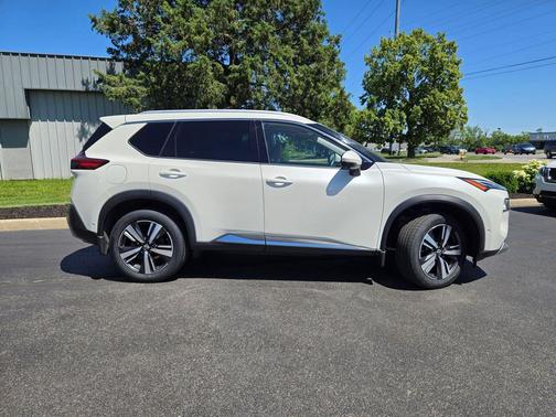 Pearl White Tricoat 2023 Nissan Rogue Platinum
