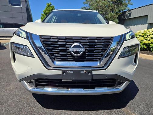 Pearl White Tricoat 2023 Nissan Rogue Platinum