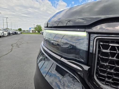 Diamond Black Crystal Pearlcoat 2024 Jeep Grand Wagoneer L Series II 4x4