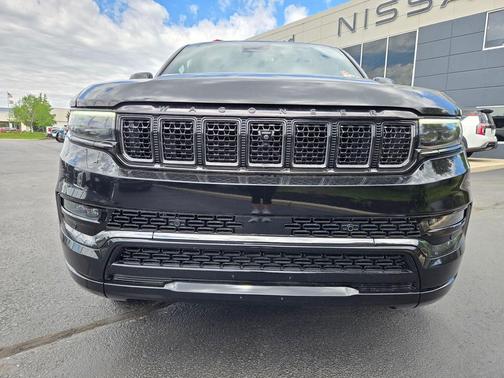 Diamond Black Crystal Pearlcoat 2024 Jeep Grand Wagoneer L Series II 4x4