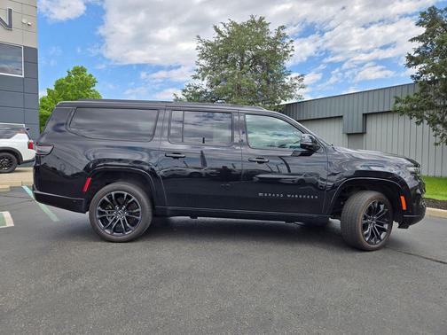 Diamond Black Crystal Pearlcoat 2024 Jeep Grand Wagoneer L Series II 4x4