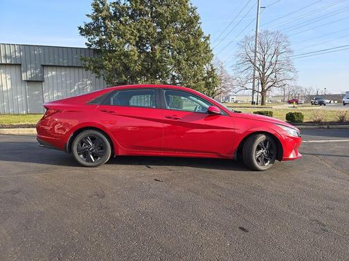 2022 Hyundai ELANTRA SEL