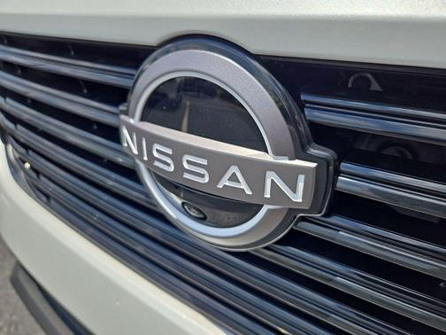 Everest White Pearl Tricoat 2026 Nissan Murano SL