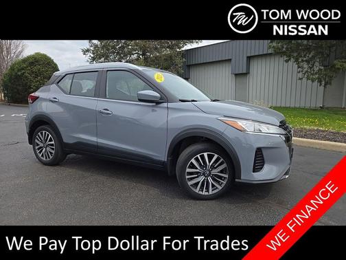Boulder Gray Pearl 2023 Nissan Kicks SV