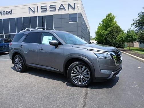 2025 Nissan Pathfinder SL
