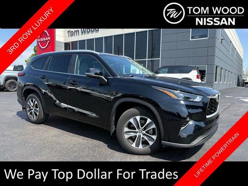 Midnight Black Metallic 2023 Toyota Highlander XLE