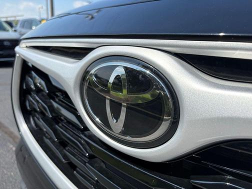 Midnight Black Metallic 2023 Toyota Highlander XLE