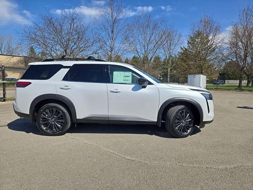 2026 Nissan Pathfinder SL