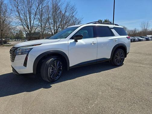 2026 Nissan Pathfinder SL