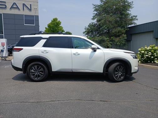 2022 Nissan Pathfinder SV 4WD