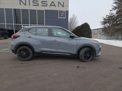 2021 Nissan Kicks SR