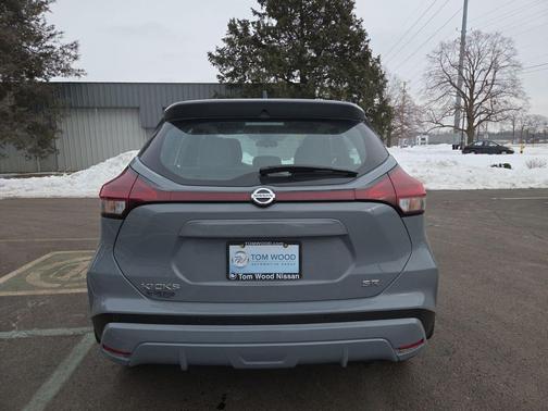 2021 Nissan Kicks SR