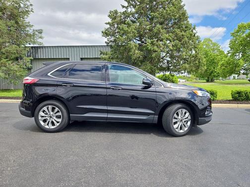 Black Metallic 2024 Ford Edge Titanium