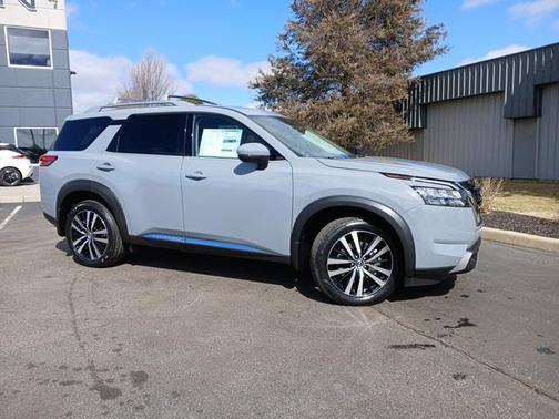 2025 Nissan Pathfinder Platinum