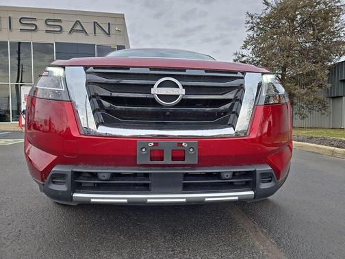 2023 Nissan Pathfinder SL 4WD