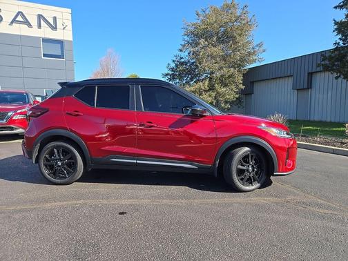 2023 Nissan Kicks SR