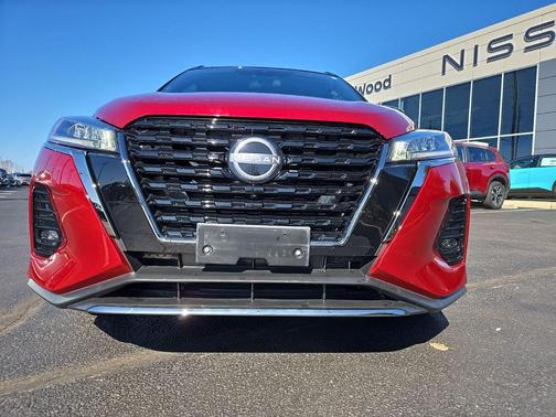 2023 Nissan Kicks SR