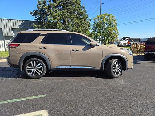 2023 Nissan Pathfinder Platinum 4WD
