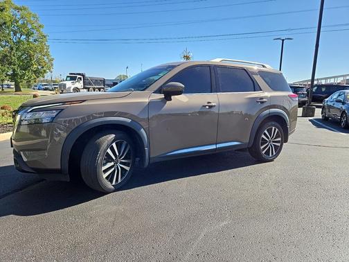 2023 Nissan Pathfinder Platinum 4WD