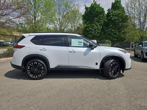Everest White Pearl Tricoat 2026 Nissan Rogue Dark Armor