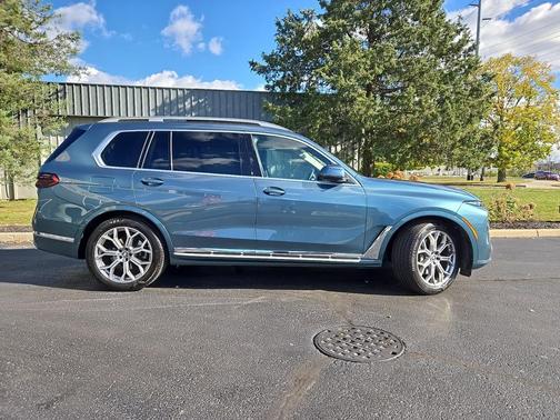 2025 BMW X7 xDrive40i
