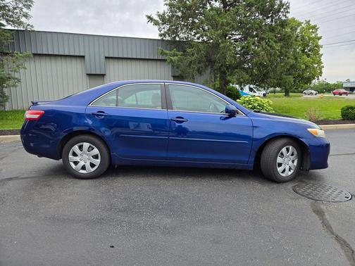 Blue Ribbon Metallic 2010 Toyota Camry LE