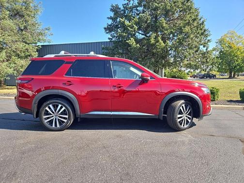 2025 Nissan Pathfinder Platinum