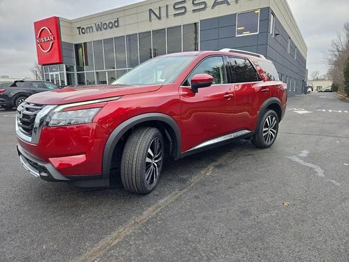2025 Nissan Pathfinder Platinum
