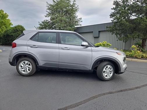 2024 Hyundai VENUE SE