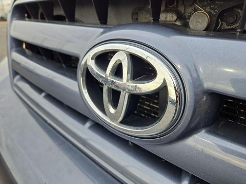 2004 Toyota Highlander Base