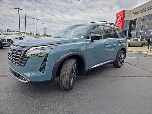 Baltic Teal/Super Black 2026 Nissan Pathfinder Platinum